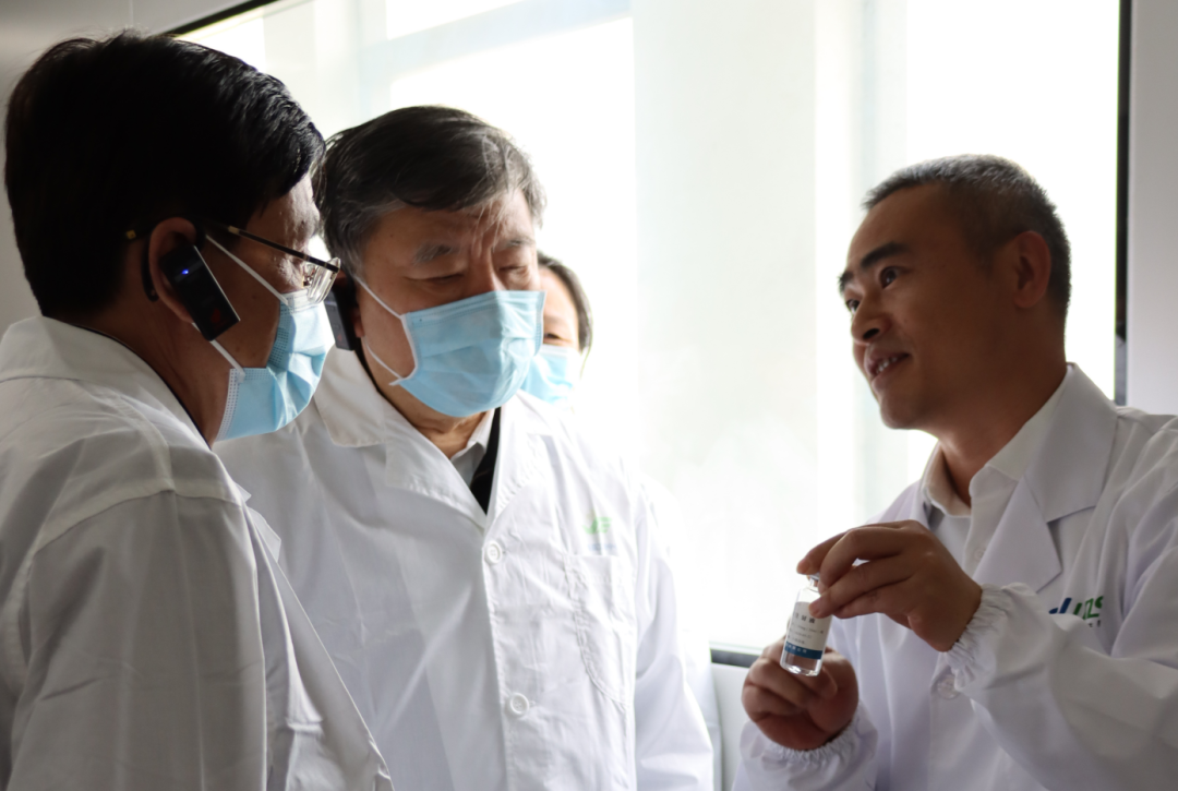 全国人大常委会副委员长陈竺率队考察荃信生物